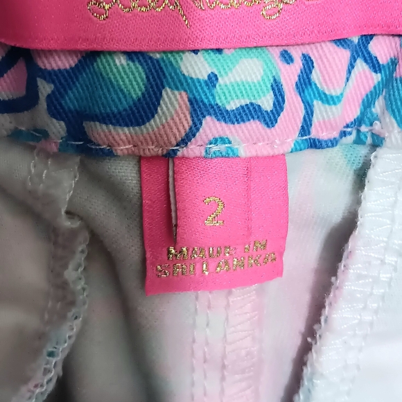 Lilly Pulitzer Bermuda Shorts Blue and Pink Floral💗💙💚💐 - Picture 3 of 3